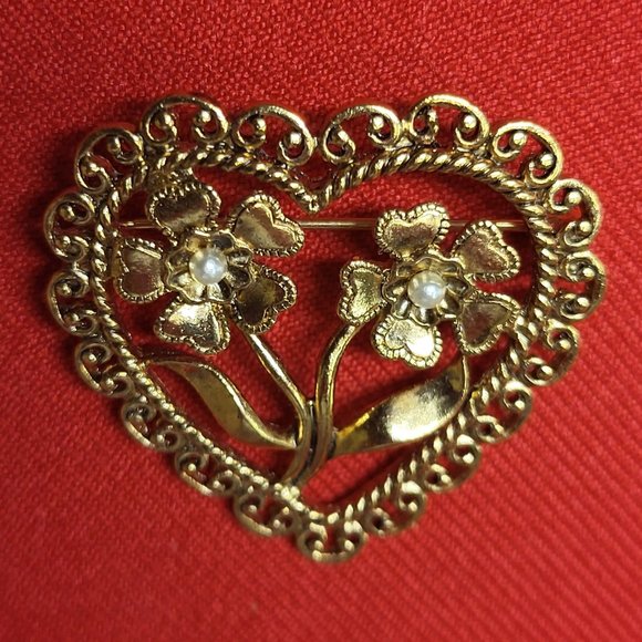 VTG Open Gold Tone Filigree Heart Floral  Faux Pearl Center Pin Brooch - Picture 4 of 11